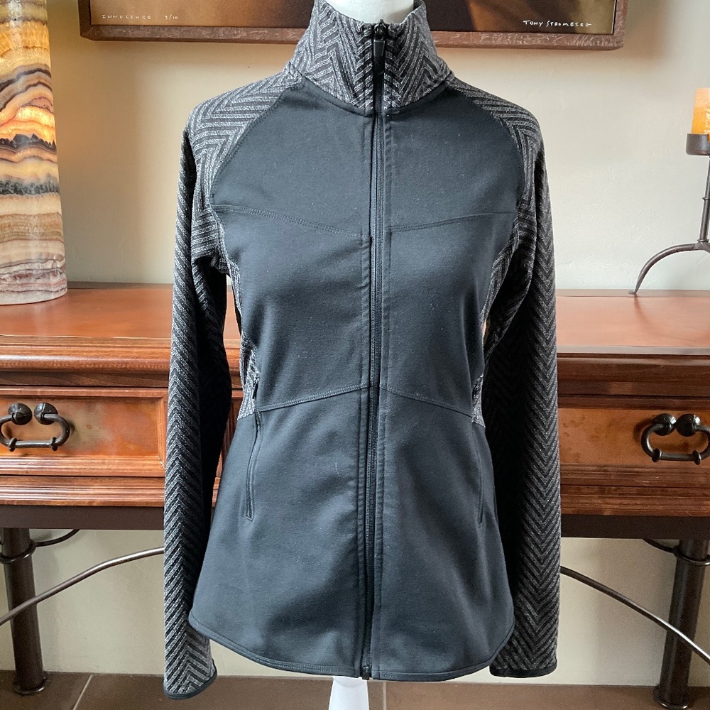 Champion Zip-Up Long Sleeve Jacket. Black/Gray Stripes. Size M